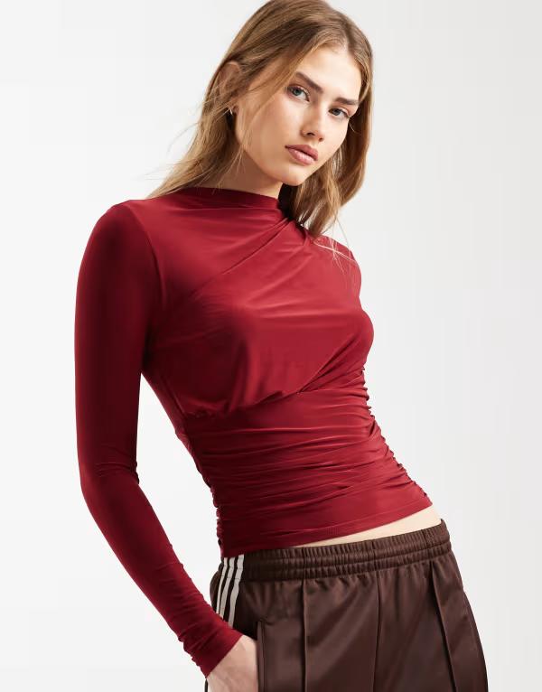 エイソス レディース トップス Tシャツ ギャザー ASOS DESIGN ruched slinky long sleeve top Burgundy バーガンディ