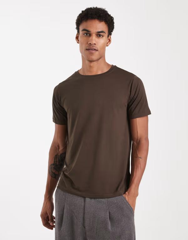 ブレーブソウル メンズ トップス Tシャツ Brave Soul softouch T-shirt in chocolate BROWN ブラウン