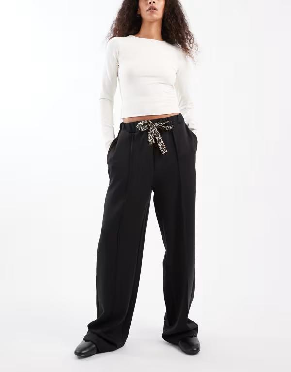 オンリー レディース ボトムス カジュアルパンツ プリント ONLY leopard print bow detail pants Black ブラック|ReVida 店