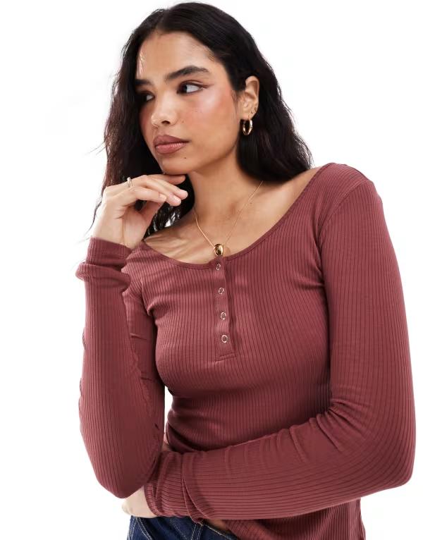 ピーシーズ レディース トップス Tシャツ リブ Pieces ribbed snap front long sleeve top in spice