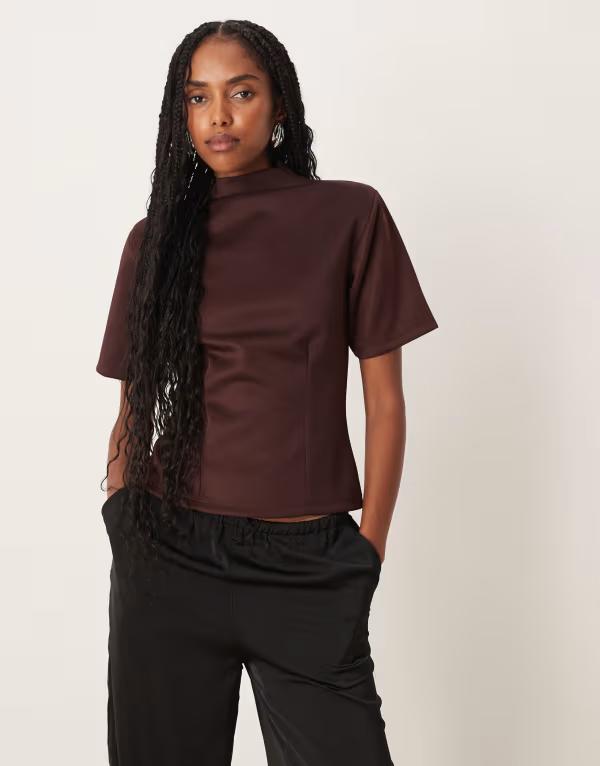 エイソス レディース トップス シャツ スキューバ ASOS DESIGN scuba-style fabric grown oneck cinched tee in ochre Chocolate brown ブラウン