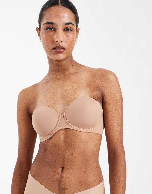 エイソス レディース アンダーウェア ブラジャー ストラップレス ASOS DESIGN molded multiway strapless bra with charm detail and embossed straps BEIGE ベージュ