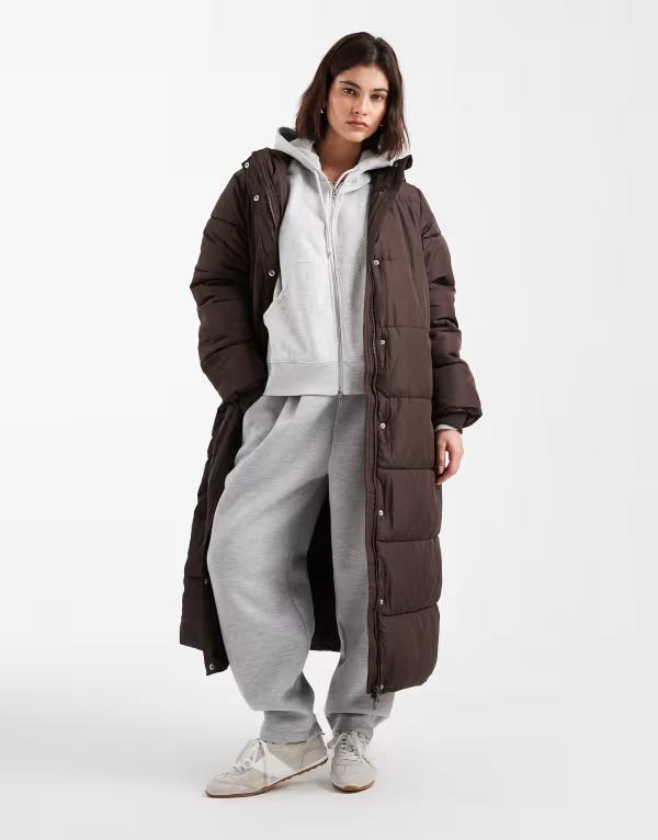 ピーシーズ レディース アウター コート マキシ Pieces hooded padded maxi coat in chocolate Hot fudge ブラウン