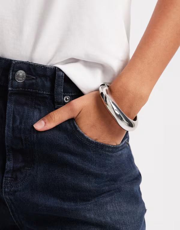 エイソス レディース アクセサリー ブレスレット・バングル・アンクレット ASOS DESIGN cuff bangle with wavy design tone SILVER シルバー