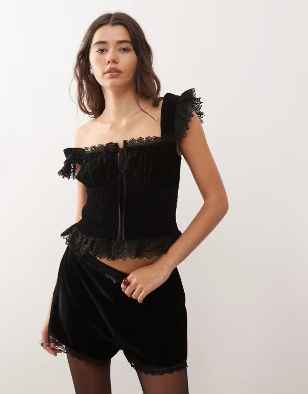 リクレイム ヴィンテージ レディース ボトムス ハーフパンツ・ショーツ ミニ ベルベット ショートパンツ Reclaimed Vintage mini velvet shorts Black ブラック