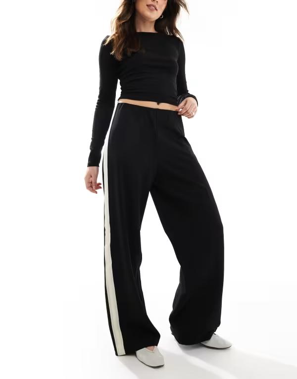 ヴェロモーダ レディース ボトムス 心地好いズボン下 Vero Moda loose pull on pants with side stripe Black white 白いこと