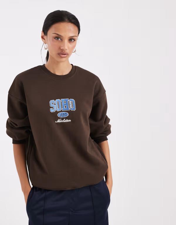 ブレーブソウル レディース アウター パーカー・スウェット プリント シャツ コットン Brave Soul cotton rich sweatshirt with soho print in chocolate BROWN ブラウン|ReVida 店