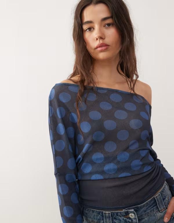 コルージョン レディース トップス シャツ ドット柄 ウエストマーク ドット コントラスト COLLUSION off shoulder cinched waist polka dot contrastop Blue polka dot ブルー