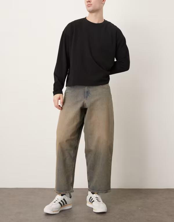 エイソス メンズ ボトムス ジーンズズボン下 デニム ASOS DESIGN oversized tapered jeans インチ mid wash blue with brown tint Mid wash blue 青色