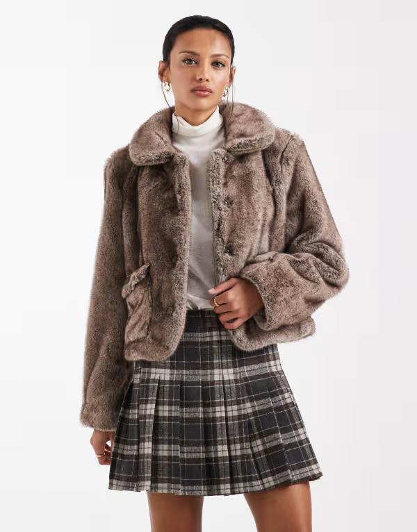 オブジェクト レディース アウター ジャケット・ブルゾン クロップド Object premium super soft faux fur cropped jacket in light Raven ブラウン｜ReVida 店 19,156円