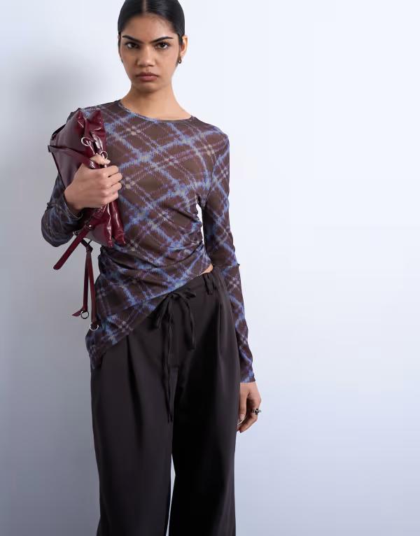 とっ始め販売店 レディース トップス ティーシャツ 非相称 刷り上げる Topshoplaid print asymmetric long sleeve top インチ multi マルチ色合い トップス-Tシャツ・カットソー