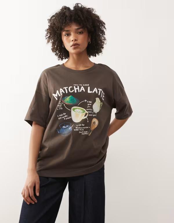 ノイジーメイ レディース トップス Tシャツ プリント Noisy May T-shirt with matcha print in chocolate Brown ブラウン