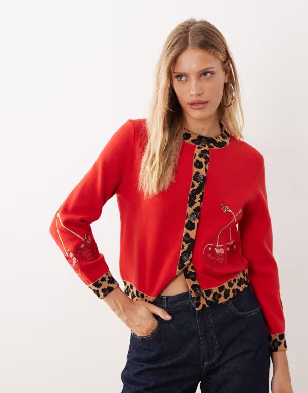 ネバーフリードレスド レディース アウター カーディガン コントラスト 刺繍 Never Fully Dressed contrast leopard embroidered cherry cardigan Red leopard print レッド