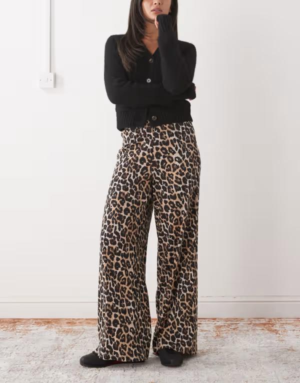 ノイジーメイ レディース ボトムス カジュアルパンツ ワイドレッグ プリント リブ Noisy May ribbed wide leg pants in leopard print Black ブラック｜ReVida 店