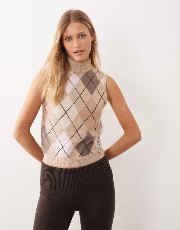 デイジーストリート レディース トップス ベスト ノースリーブ ニット グラフィック Daisy Street sleeveless knit vest with argyle graphic inatural NATURAL ARGYLE