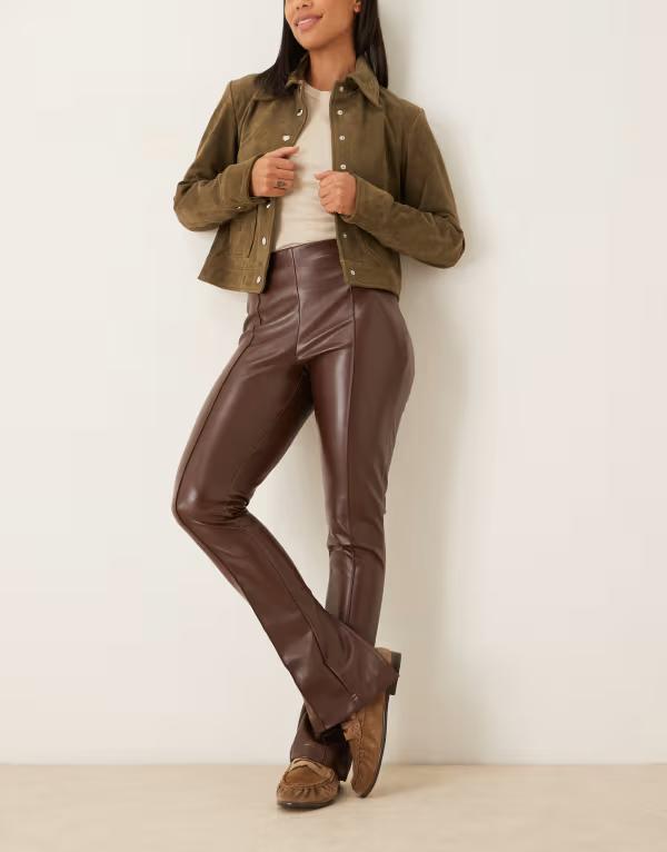 エイソス レディース ボトムス 心地好いズボン下 なめし革 フェイクレザー ASOS DESIGN super long faux leather legging pants インチ chocolate 黒茶