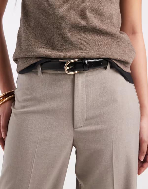 ピーシーズ レディース アクセサリー ベルト レザー Pieces leather belt with gold-tone buckle Black & gold ブラック