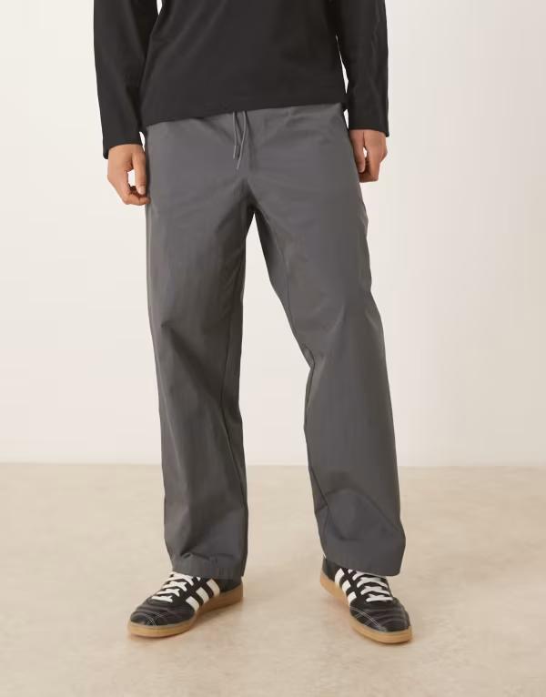 エイソス メンズ ボトムス カジュアルパンツ リラックスフィット ナイロン ASOS DESIGN relaxed fitapered pants in charcoal nylon CHARCOAL チャコール