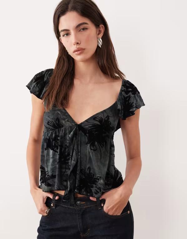 モーテル レディース トップス シャツ フリル ベルベット Motel Fonzie ruffle top in burnout velvet Gray グレー