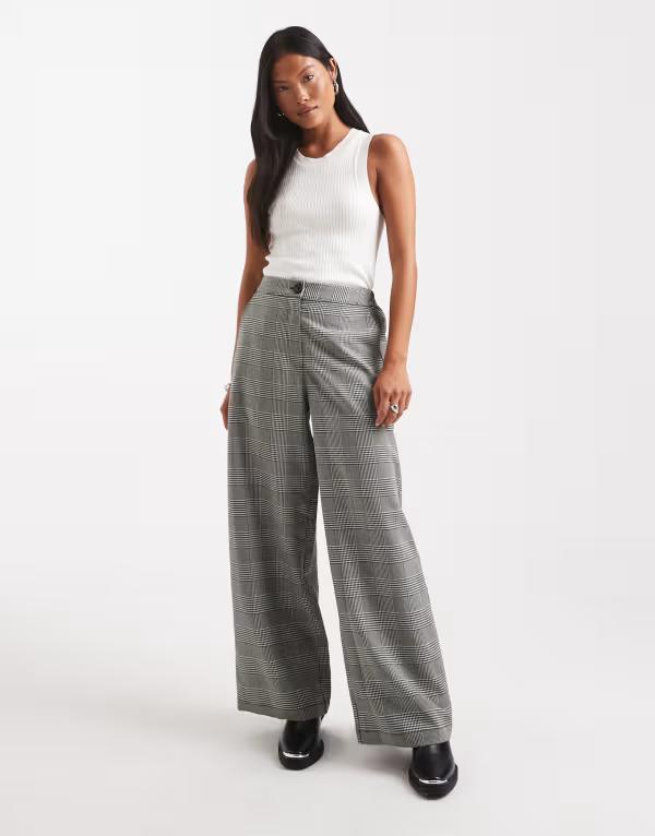 エイソス レディース ボトムス カジュアルパンツ ストレート プチ ASOS DESIGN Petite tailored relaxed straight leg pants and white houndstooth Mono Dogtooth ホワイト