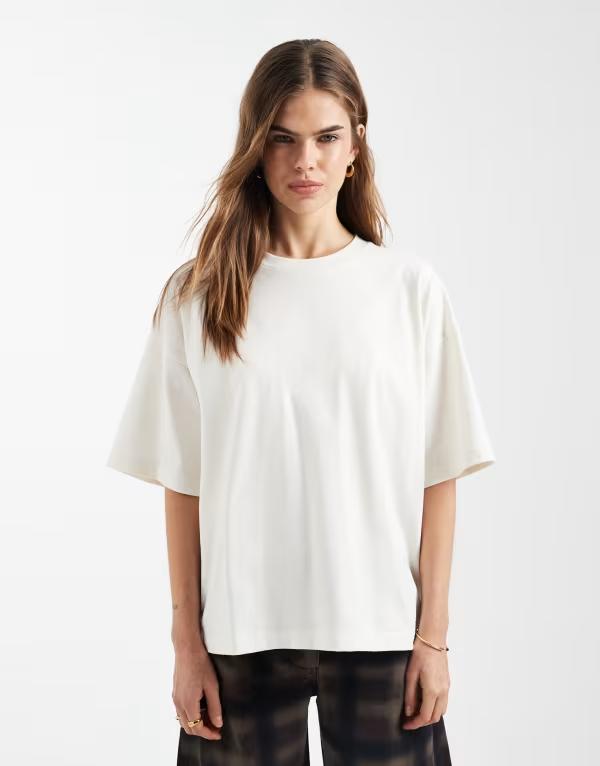 フォース\u0026レックレス レディース トップス ティーシャツ 刺しゅう ロゴタイプ 4th \u0026 Reckless exclusivembroidered logo everyday oversized t-shirt インチ cream Off-white 象牙色 レディースファッション-トップス