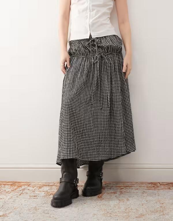 リクレイム ヴィンテージ レディース ボトムスカート ギンガムチェック ミディ ギンガム Reclaimed Vintage midi wrap skirt with bow details ginghamulti マルチカラー