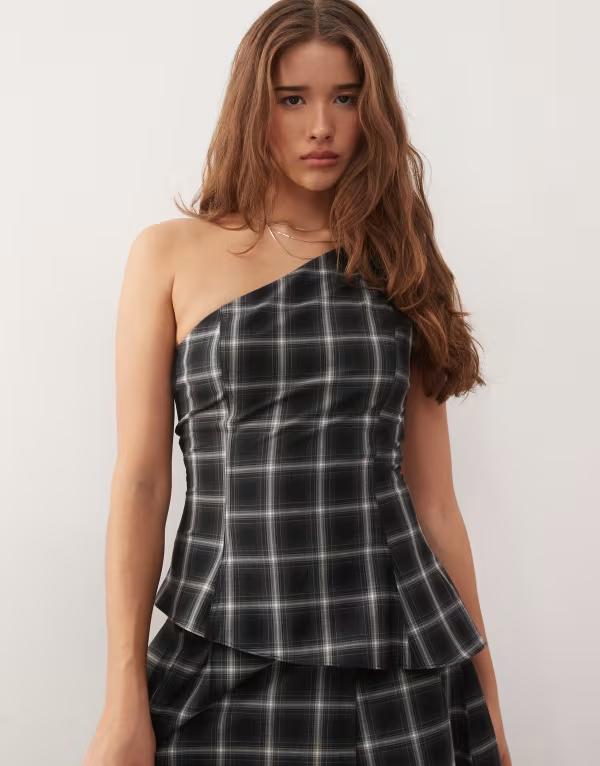 ウィークデイ レディース トップス ベスト アシンメトリー Weekday one shoulder top with asymmetric peplum hem plaid - part of a set Black check ブラック