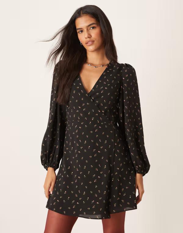 グラマラス レディース トップス ワンピース Vネック フラワー柄 ミニ フラワー Glamorous 70s puff sleeve V-neck mini dress in multi floral BLACK REDITSY ブラック