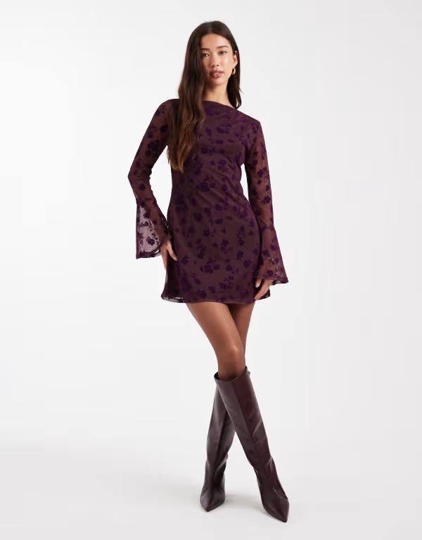 エイソス レディース トップス 衣装 お花柄 ミニ お花 ASOS DESIGN flocked floral mini dress with fluted sleeves インチ fig ワンピース-レディースファッション