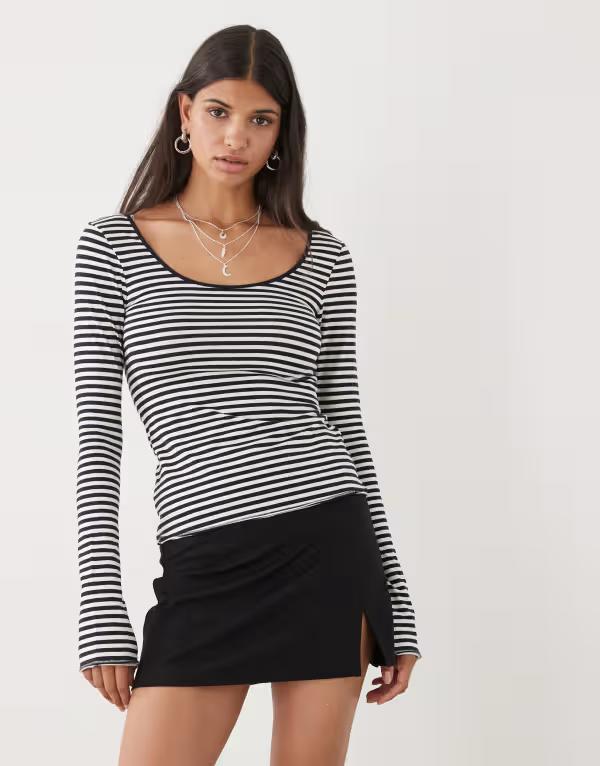 モンキ レディース トップス ティーシャツ か細い相応う Monki long sleeve slim fit scoop neck T-shirt and off-white stripe Black/white stripe 白いこと Tシャツ・カットソー-トップス-レディースファッション