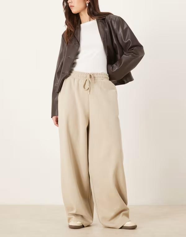 エイソス レディース ボトムス カジュアルパンツ ストレート スウェットパンツ ASOS DESIGN straight leg sweatpants with seam detail heather - part of a set LIGHT GRAY グレー