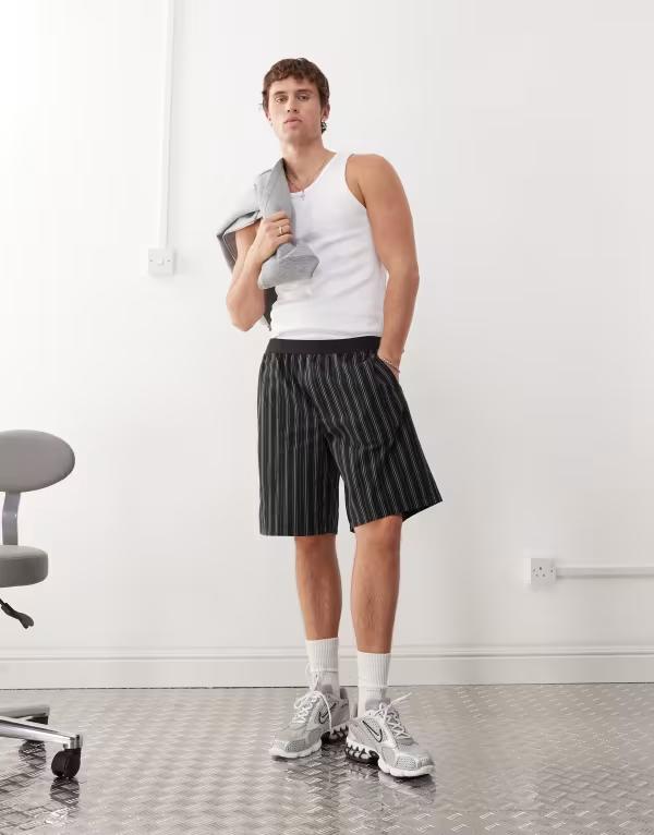 ウィークデイ メンズ ボトムス ハーフパンツ・ショーツ ショートパンツ Weekday loose fit shortstripes Black stripe ブラック