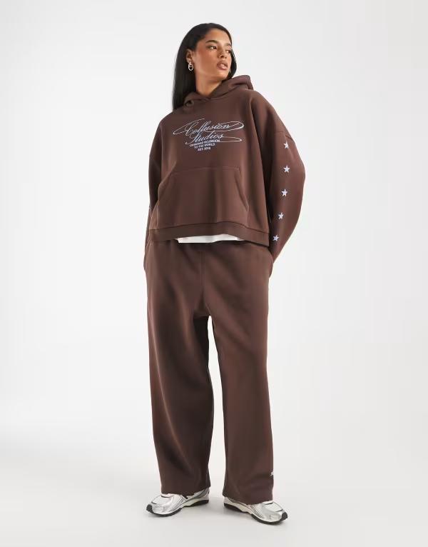コルージョン レディース アウター パーカー・スウェット プラスサイズ ロゴ COLLUSION Plustar logo hoodie in chocolate - part of a set BROWN ブラウン｜ReVida 店