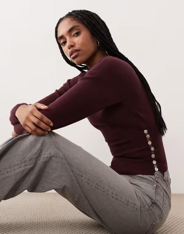モーテル レディース アウター ニット・セーター Motelira boat neck button detail synched sweater in plum プラム｜ReVida 店