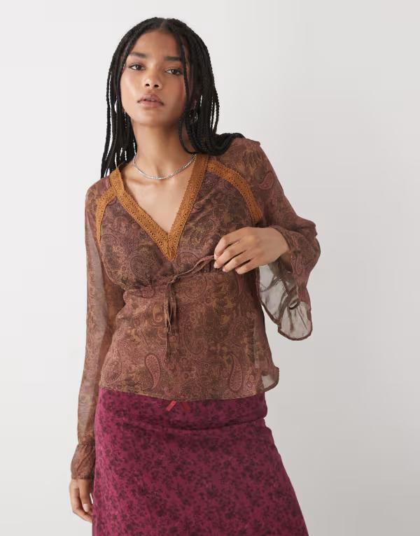 リクレイム ヴィンテージ レディース トップス シャツ レーストリム プリント レース Reclaimed Vintage long sleeve tea top with lace trim paisley print brown ブラウン