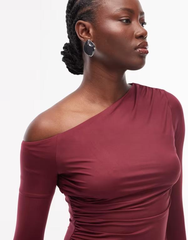 エイソス レディース トップス シャツ ギャザー オフショルダー ASOS DESIGN slinky off-shoulderuchedetailong sleeve top Burgundy バーガンディ