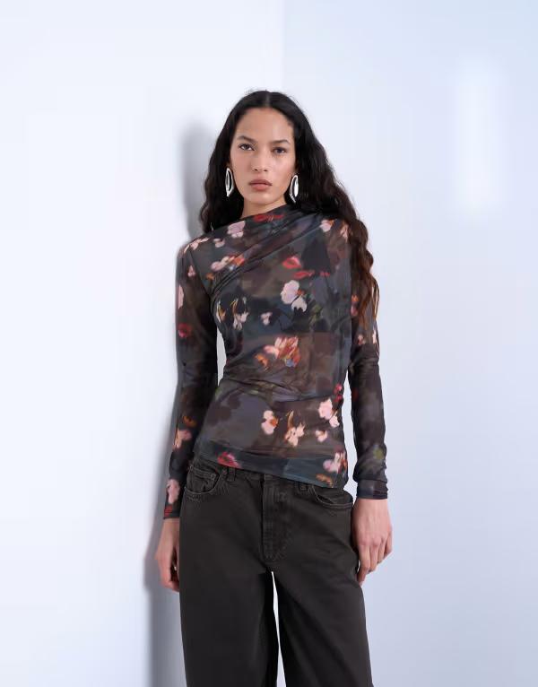 とっ始め販売店 レディース トップス ティーシャツ お花柄 刷り上げる ギャザー メッシュ お花 Topshop mesh floral print ruched long sleeve top Black 黒いこと Tシャツ・カットソー-トップス-レディースファッション