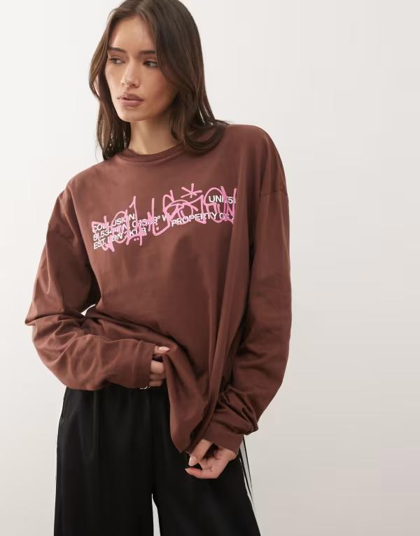 コルージョン レディース トップス プルオーバー ロゴタイプ グラフィック COLLUSION long sleeve tee with skate logo graphic インチ chocolate BROWN 赤銅色