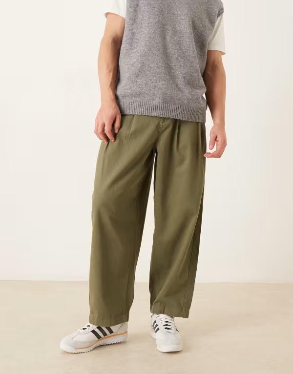 エイソス メンズ ボトムス 心地よいズボン下 ASOS DESIGN oversized tapered chinos Khaki カーキ