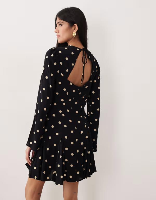 ノーバディーズ チャイルド レディース トップス ワンピース ドット柄 カットアウト ドット ミニ Nobody's Child Paris cut out back fluted hemini dress polka dot Black spot ブラック