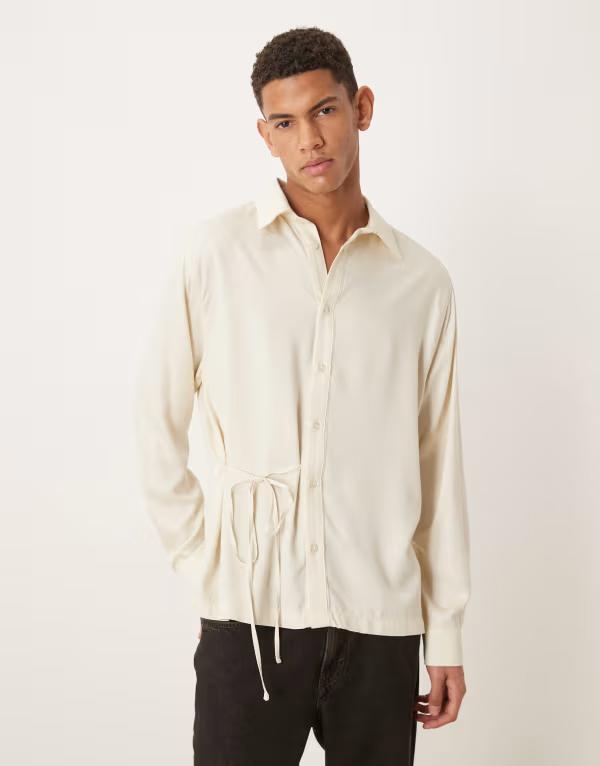 エイソス メンズ トップス プルオーバー 引き分け科目 ASOS DESIGN relaxed shirt with tie detail インチ cream 皮膚軟化剤