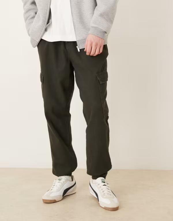 エイソス メンズ ボトムス カジュアルパンツ カーゴパンツ ASOS DESIGN tapered pull on cargo pants in sulfur dyed fabric GREEN グリーン