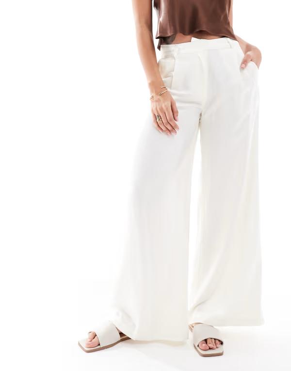 モンキ レディース ボトムス カジュアルパンツ ワイドレッグ サテン Monki satin wide leg tailored pants in oyster White ホワイト｜ReVida 店 11,665円