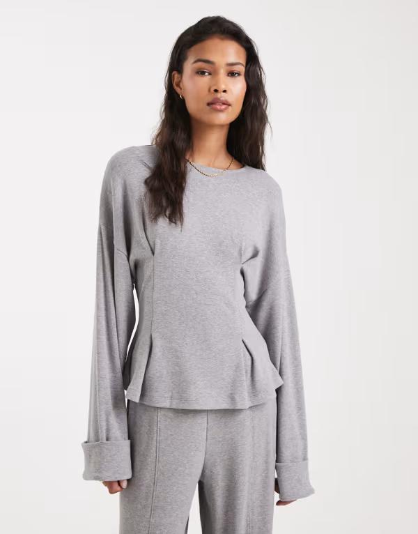 エイソス レディース トップス Tシャツ ウエストマーク ニット ASOS DESIGN fine knit cinched waist deep cuffs long sleeve top in heather Gray Heather グレー
