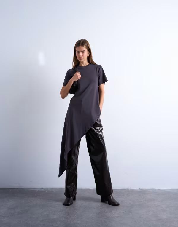 トップショップ レディース トップス Tシャツ アシンメトリー Topshop slinky asymmetric short sleeve tunic top in charcoal Black ブラック