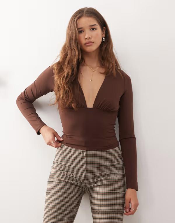 コルージョン レディース トップス シャツ COLLUSION deep v slinky long sleeve top in chocolate チョコレート