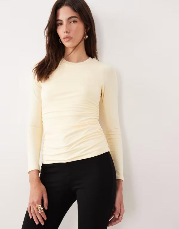 ノーバディーズ チャイルド レディース トップス Tシャツ ギャザー Nobody's Child ruched side long sleeved T-shirt in cream クリーム