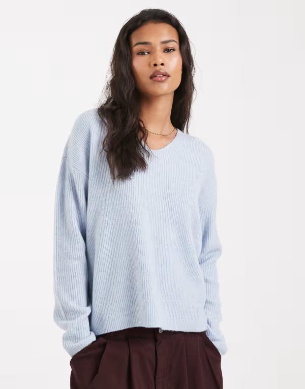 オンリー レディース アウター ニット・セーター Vネック ONLY v-neck slouchy sweater in light BLUE ブルー