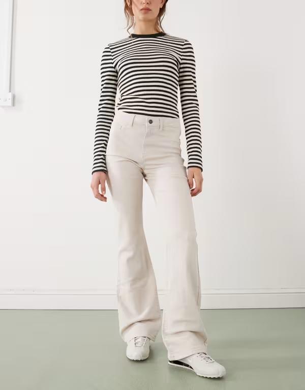 ノイジーメイ レディース ボトムス デニムパンツ ジーンズ Noisy May Sallie high rise slim flare jeans in ecru Pumice stone ストーン