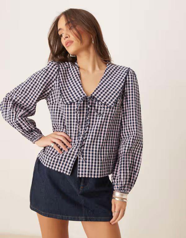 ノーバディーズ チャイルド レディース トップス シャツ ギンガムチェック ブラウス ギンガム Nobody's Child Birdie blouse with scallop collar in mono ginghamono gingham